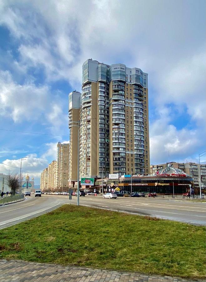 Чарівна, Простора Квартира В 2Хв Від Мвц, Лівобережна Kiew Exterior foto
